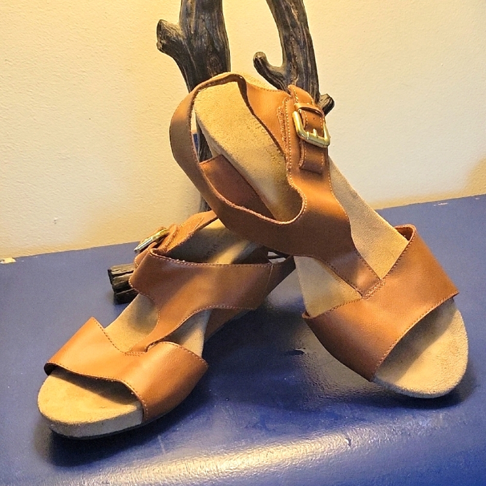 Tan Leather Flat Sandals with Ankle Strap and Minimalist Design